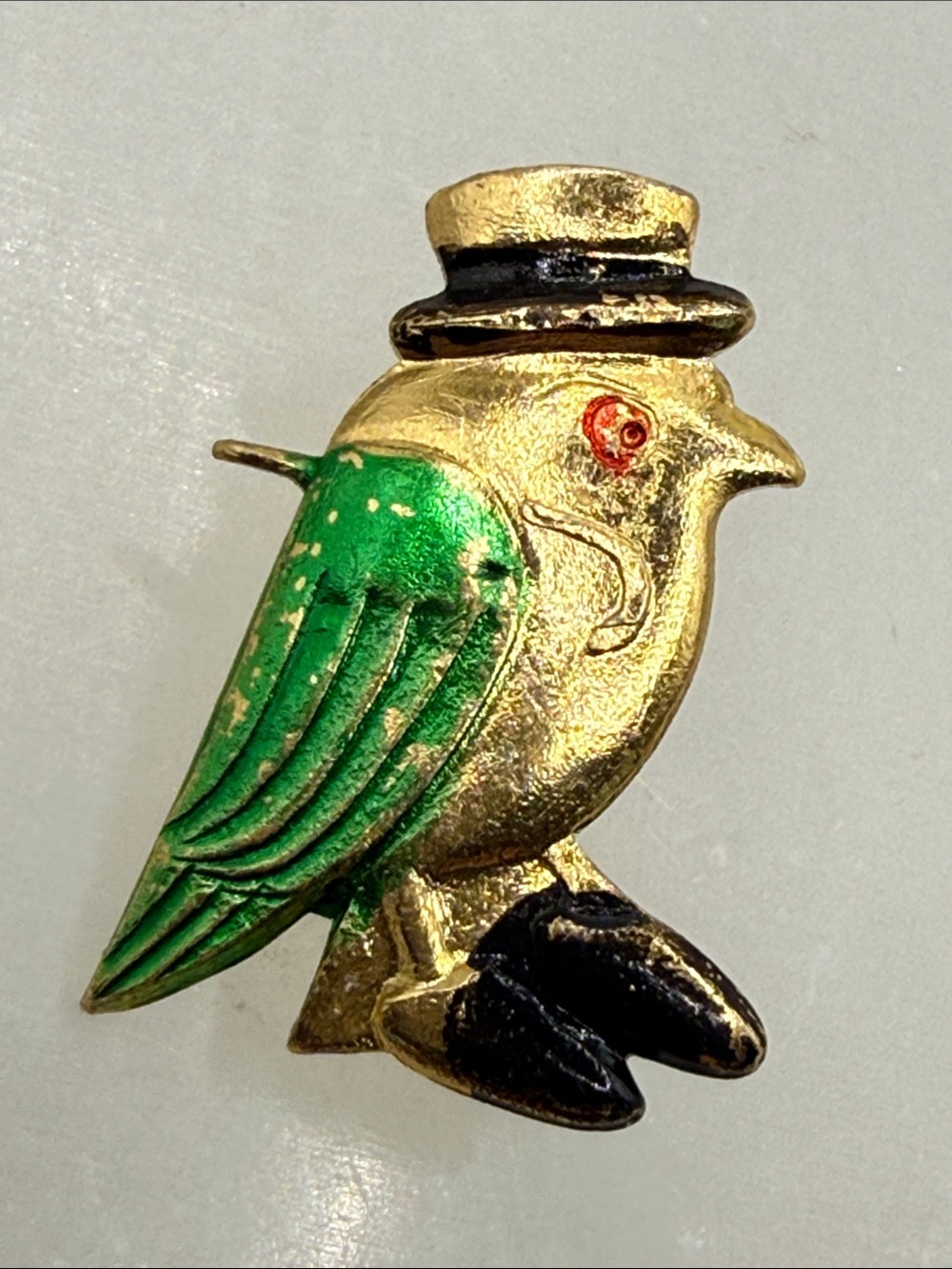 Vintage rare gold tone 1950’s daper bird pin brooch Hong Kong cartoon vibes - Picture 4 of 10